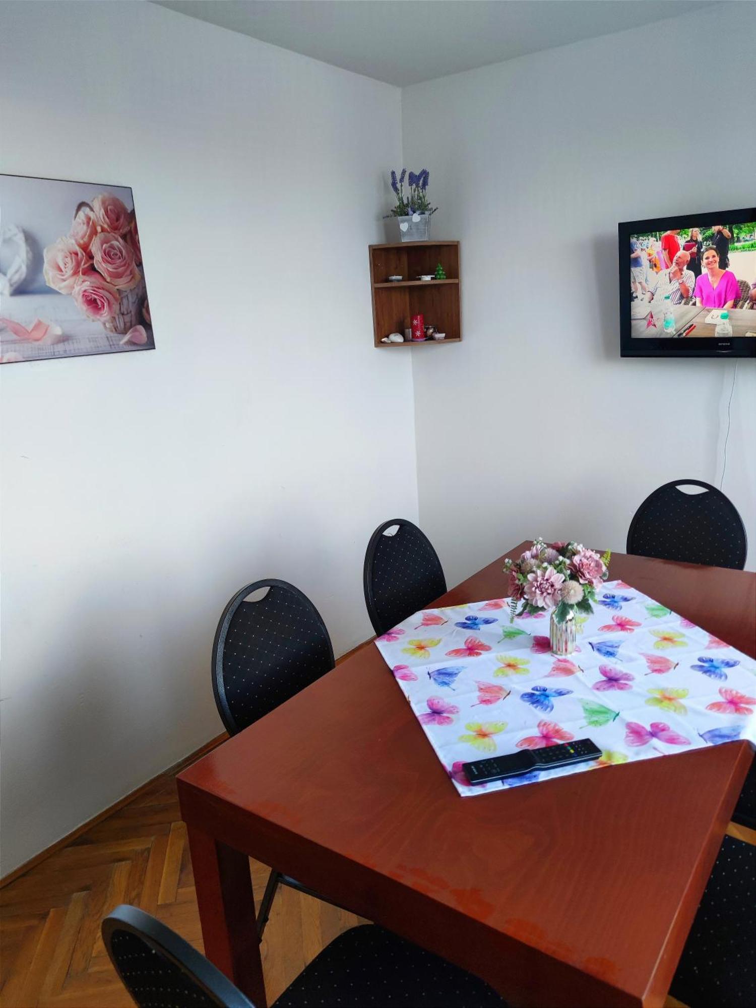 Fast Apartment In The Centrum Levice Exterior photo